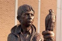 Kes statue in Barnsley Town centre