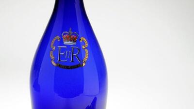 A blue bottle and stopper with the 'ER' logo on the front