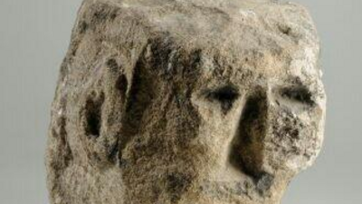 a stone that has face like features